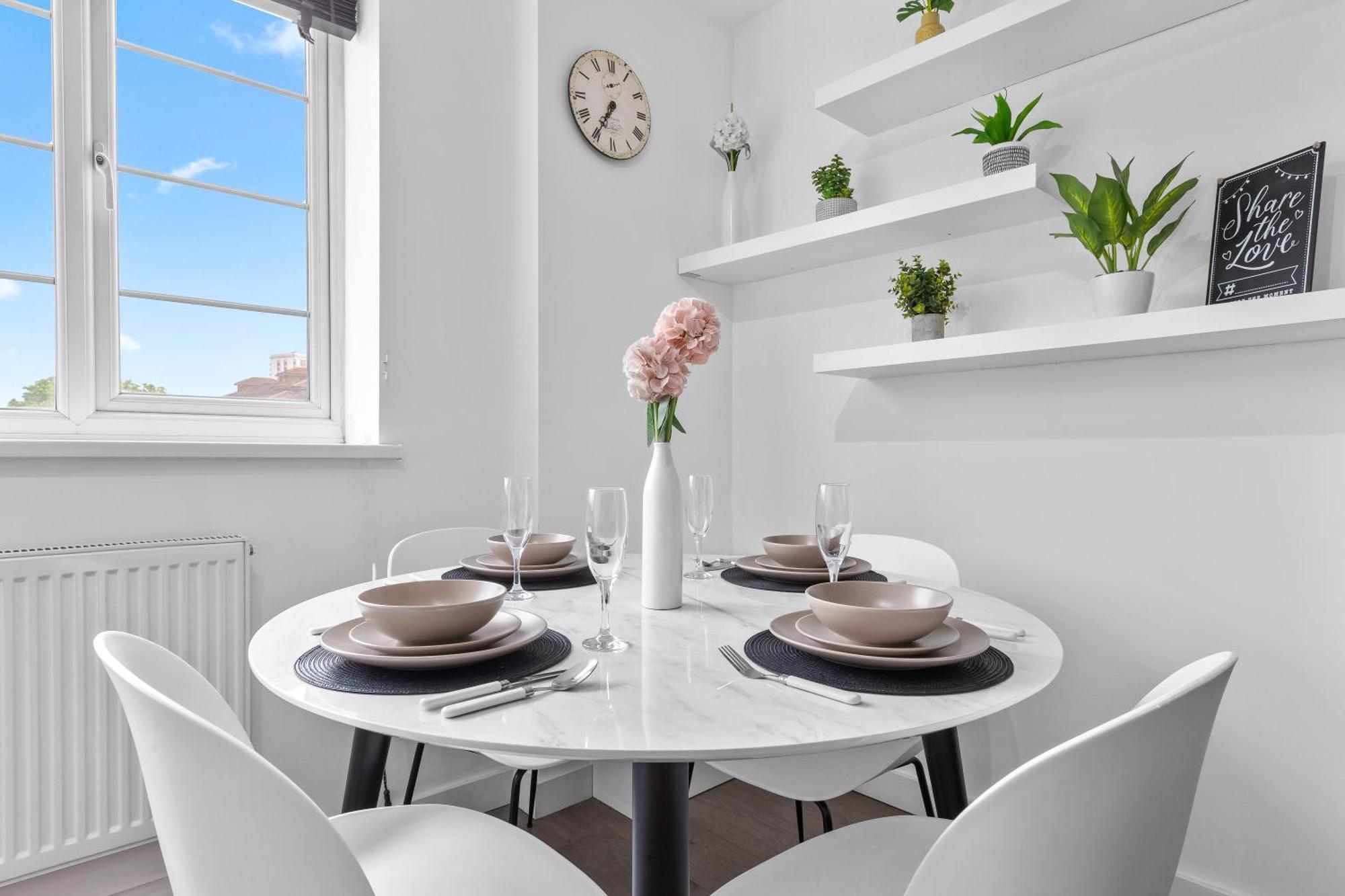 Two Bedroom Serviced - Nine Elms Luxury - Vauxhall & Westminster London