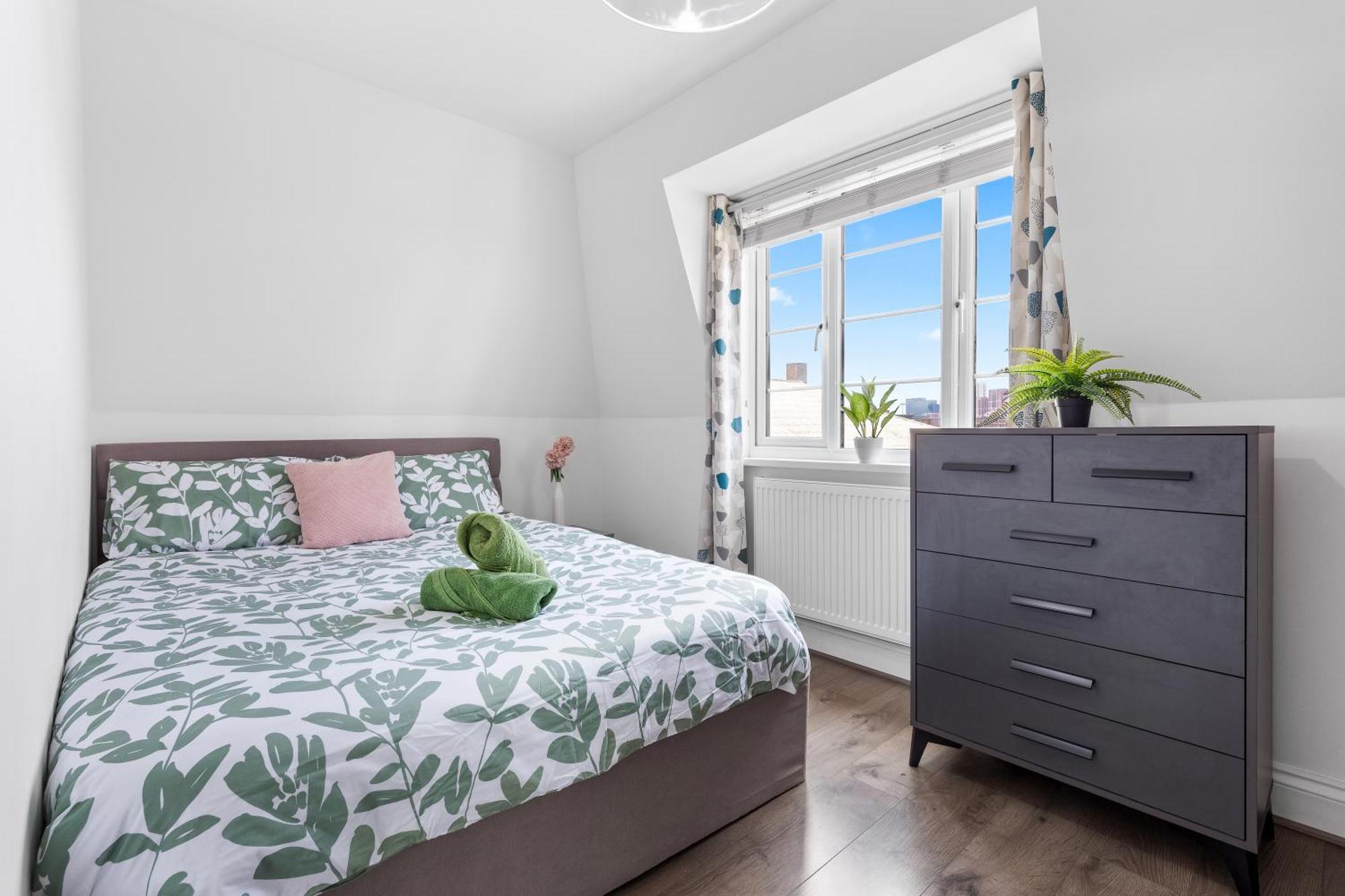 Two Bedroom Serviced - Nine Elms Luxury - Vauxhall & Westminster