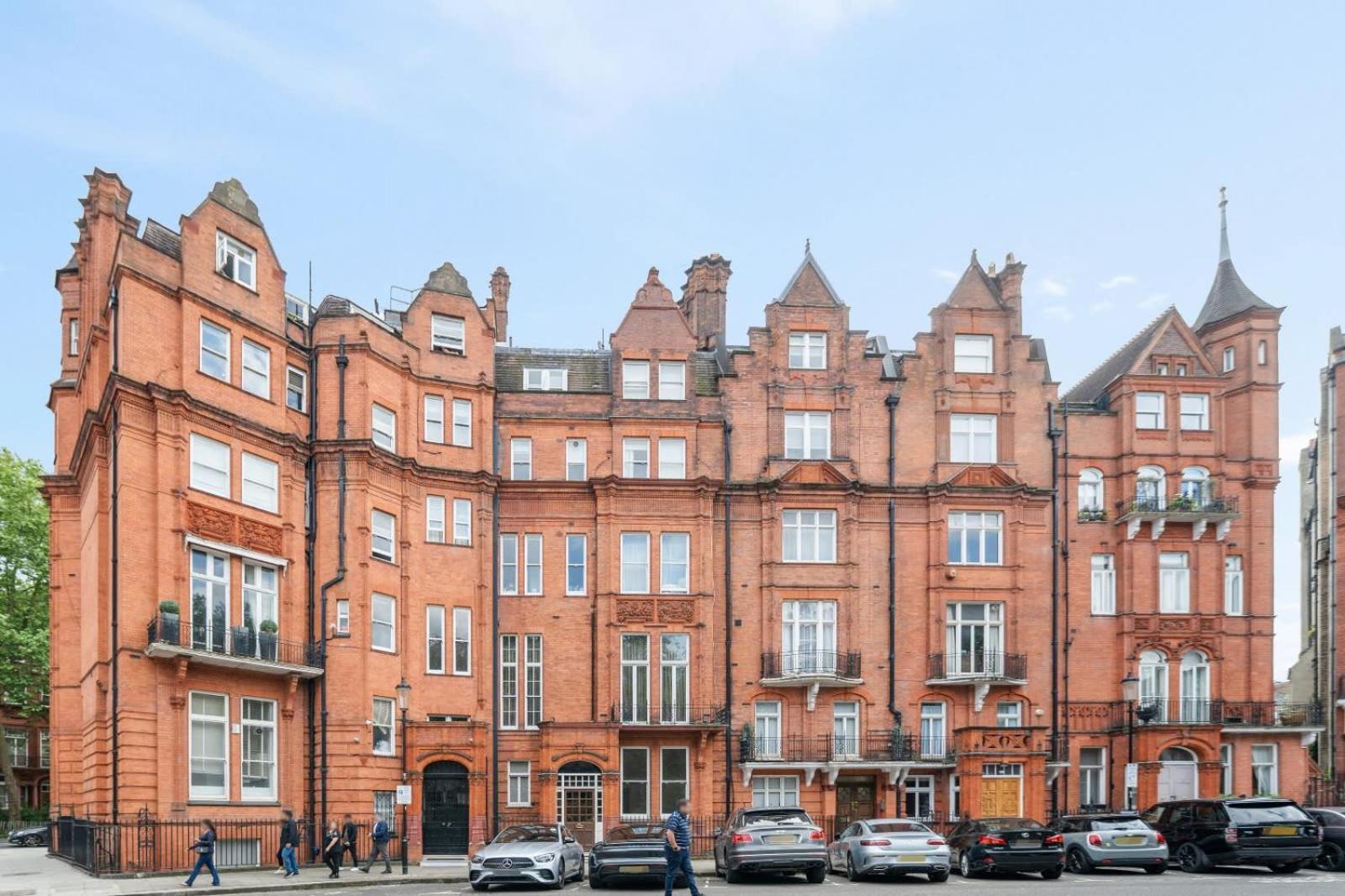 Knightsbridge - Hans Place * London