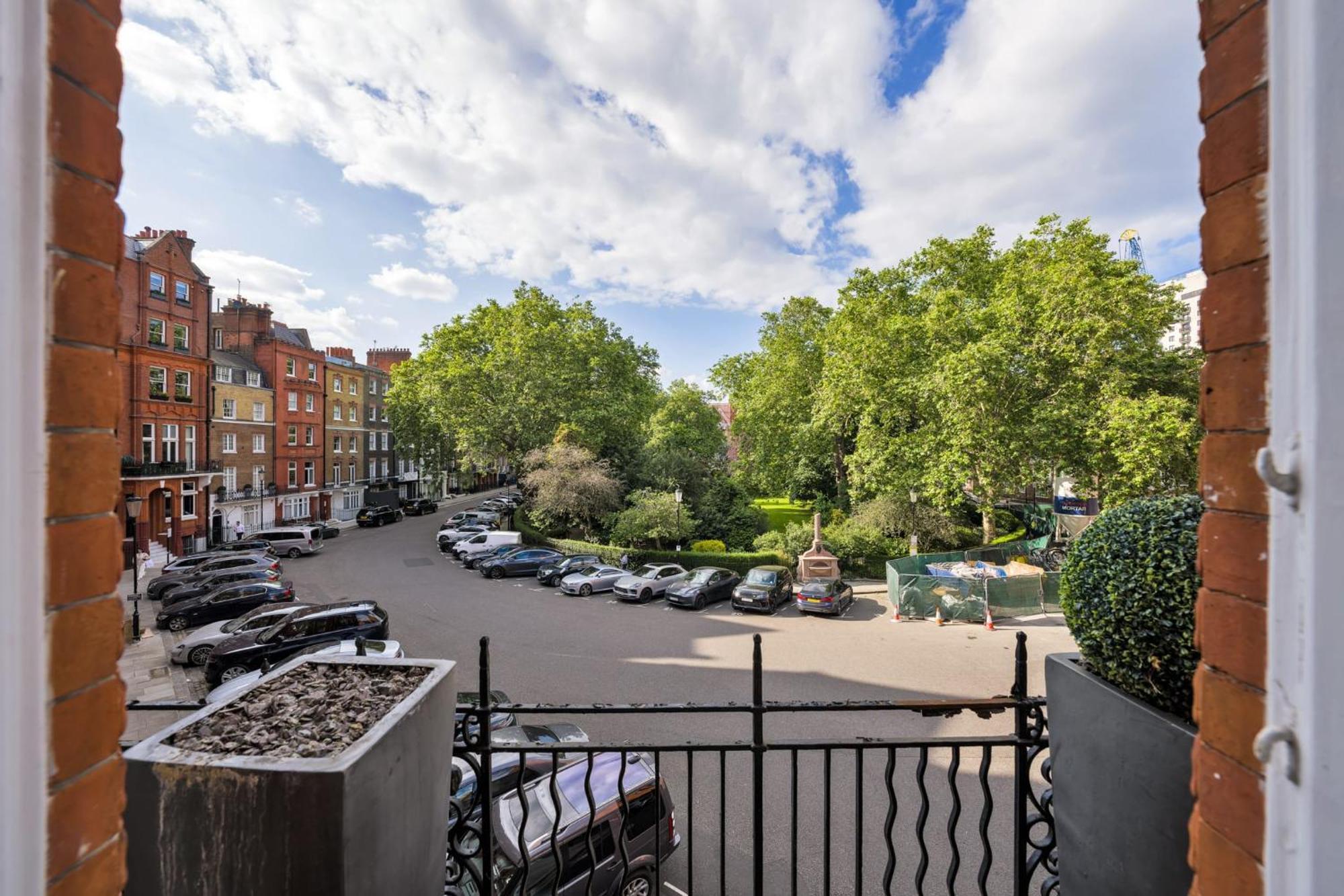 Knightsbridge - Hans Place * London