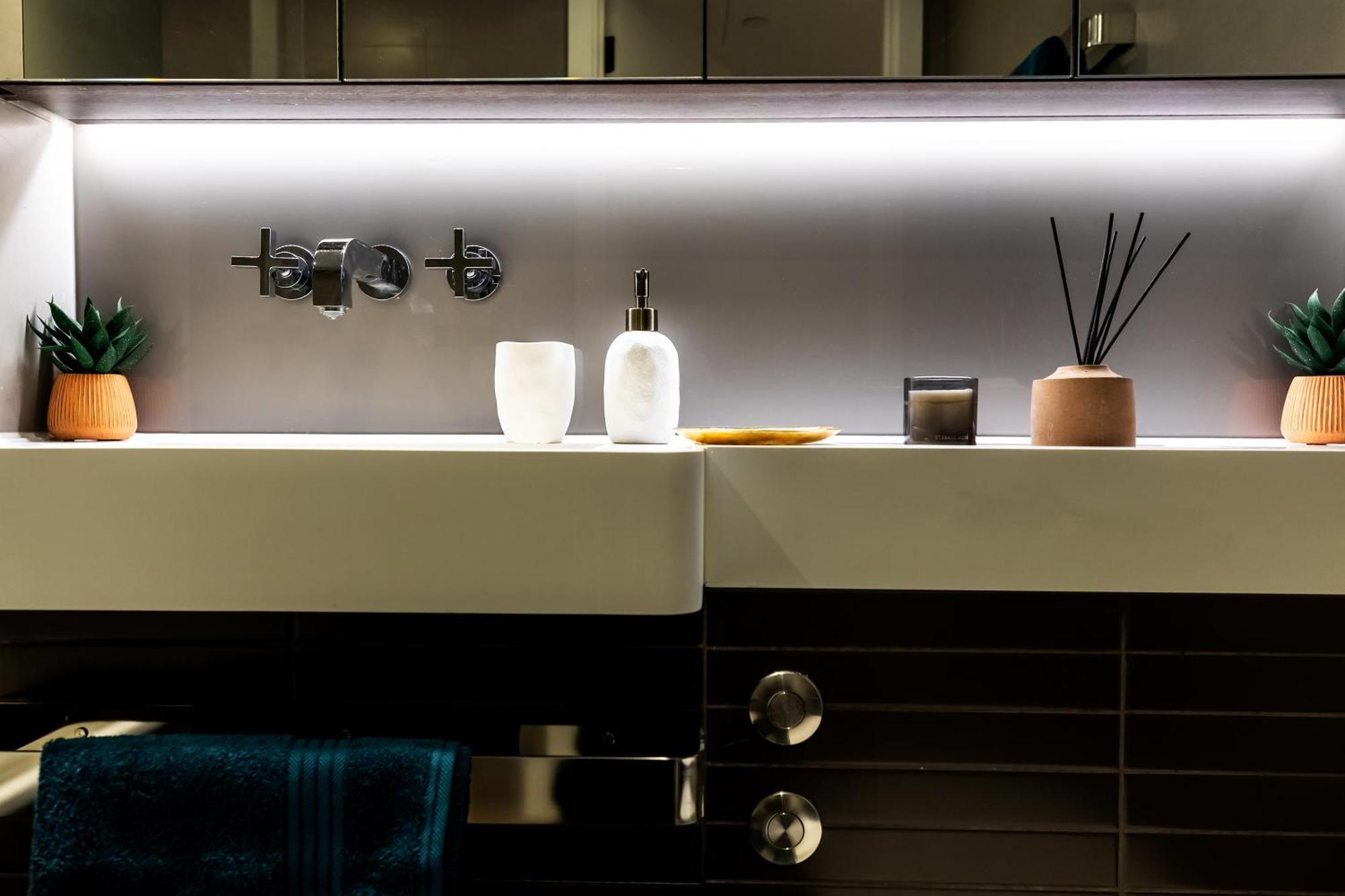 Luxurious Haven In Iconic Battersea Power Station Apartment *