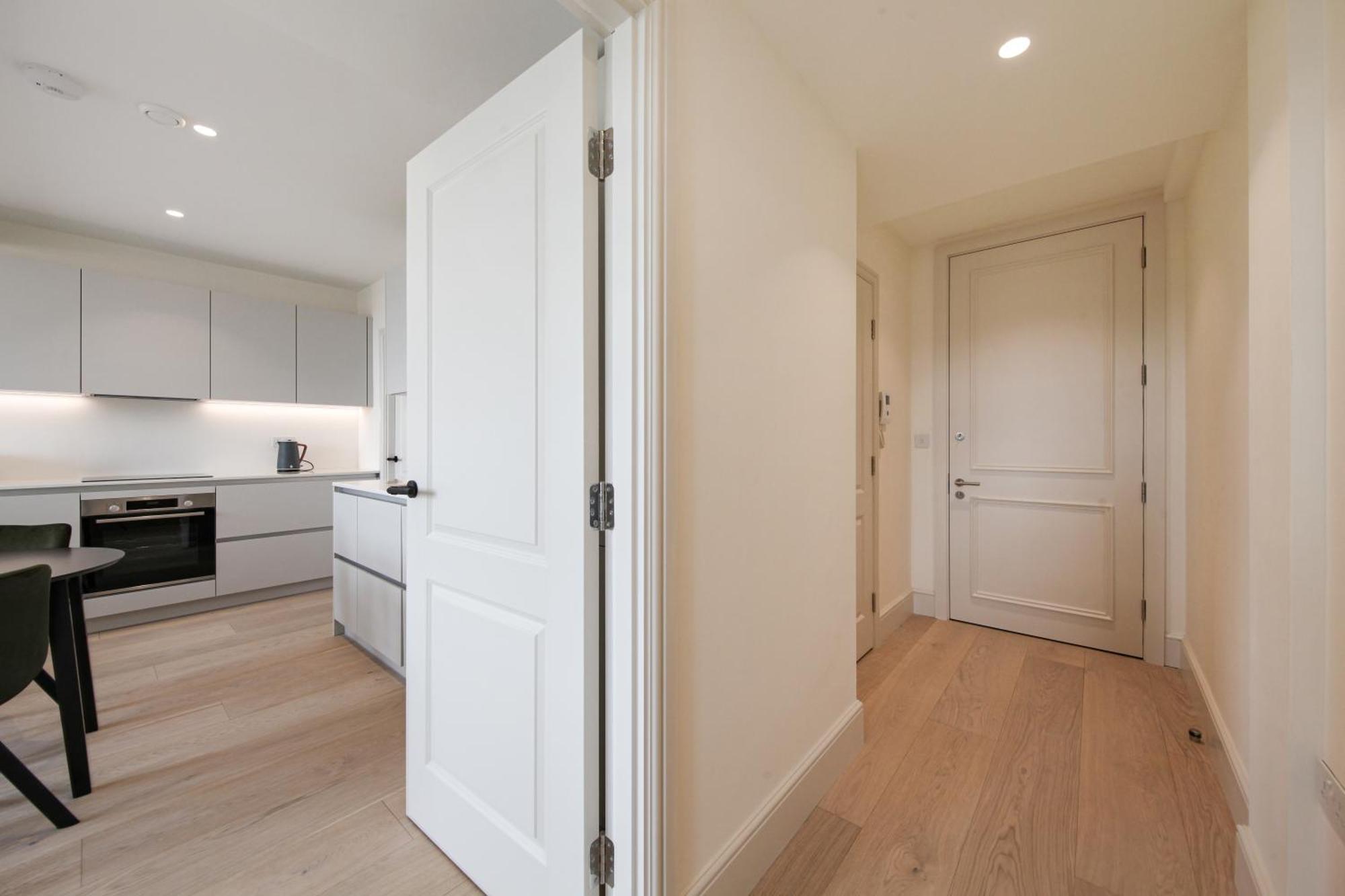 The East Mile Hideaway - Bright 1bdr Flat
