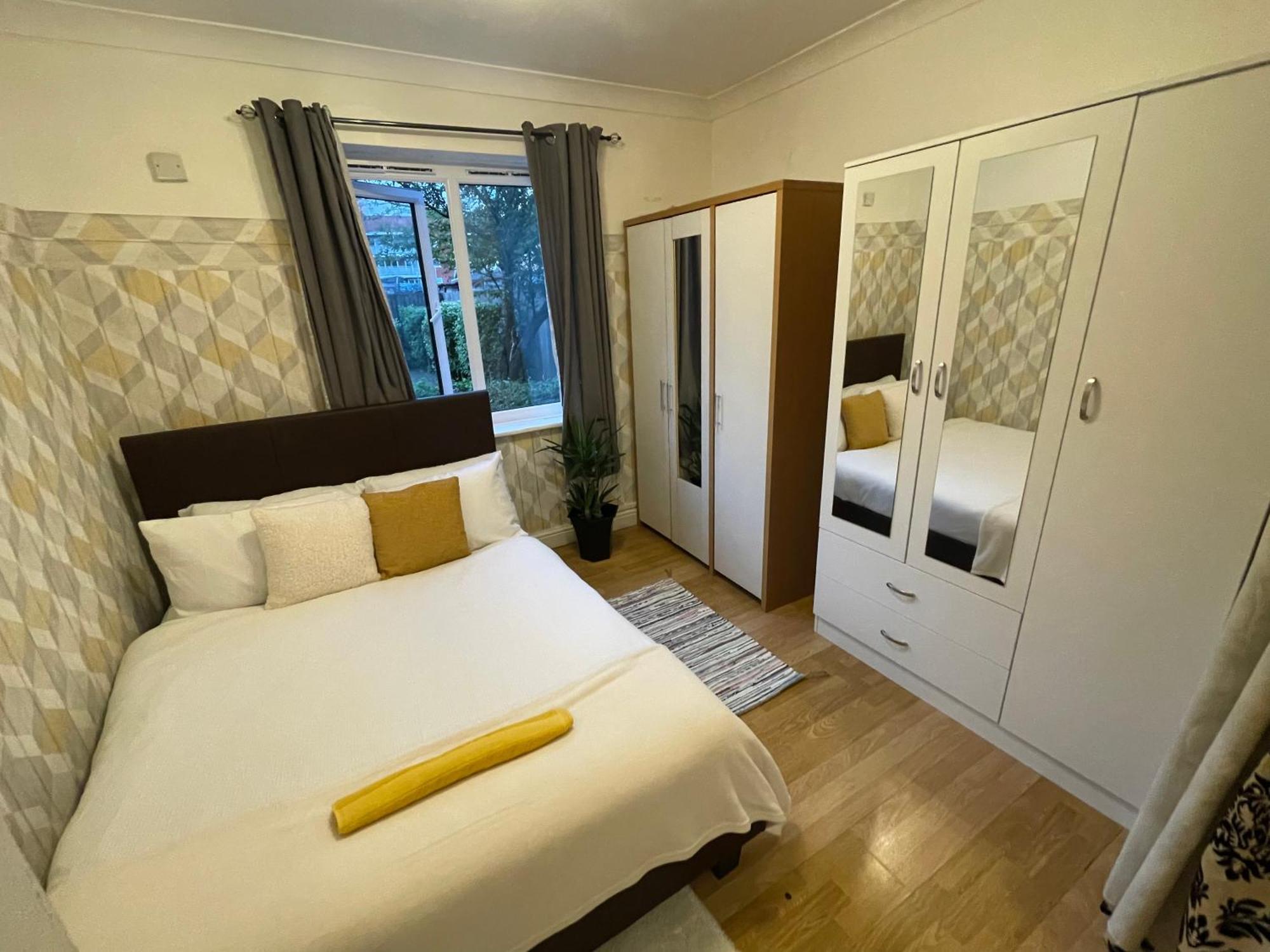 Lovely & Spacious Flat-deptford Creekside * London