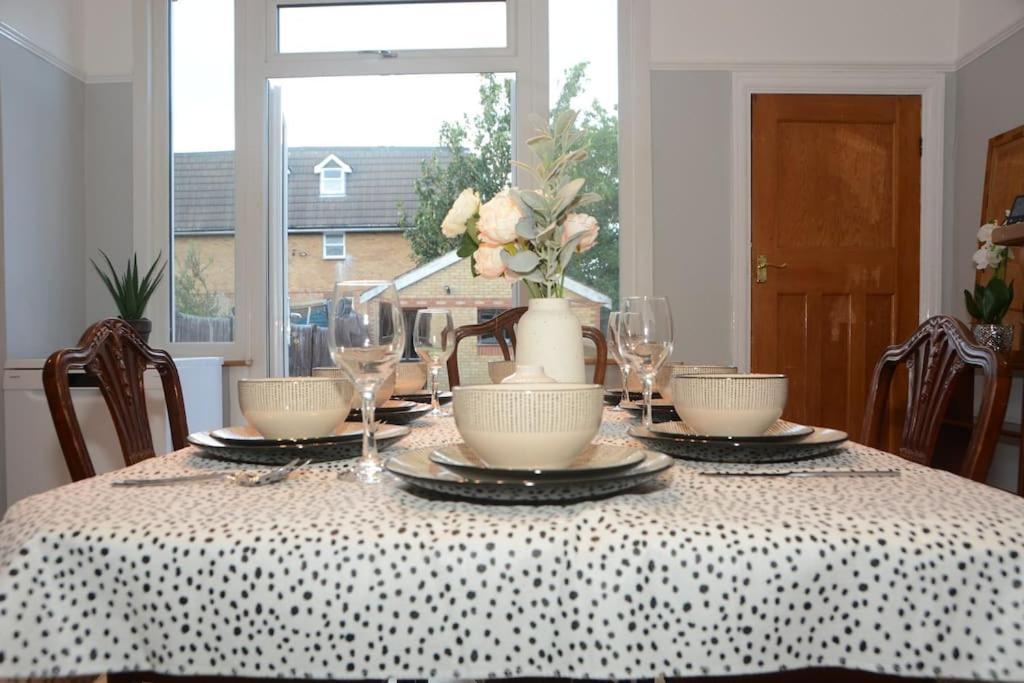 Ferienhaus 3 Bed House In The Heart Of Palmers Green, *