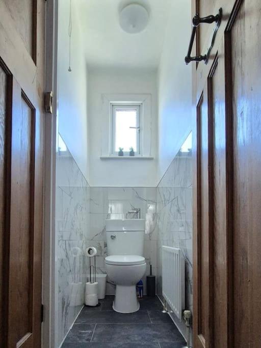3 Bed House In The Heart Of Palmers Green, Ferienhaus London