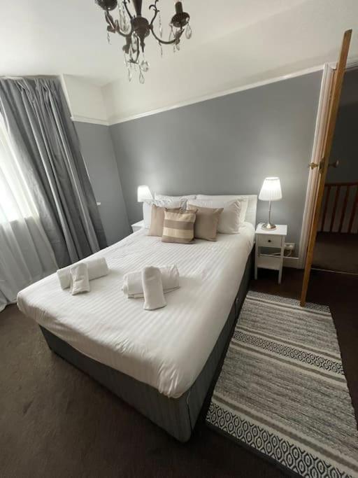 Ferienhaus 3 Bed House In The Heart Of Palmers Green,
