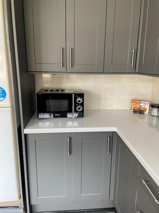 Ferienhaus 3 Bed House In The Heart Of Palmers Green, London