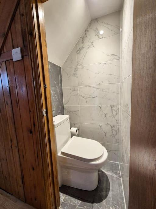 3 Bed House In The Heart Of Palmers Green, Ferienhaus London