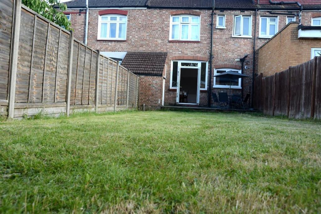 Feriehus 3 Bed House In The Heart Of Palmers Green, London