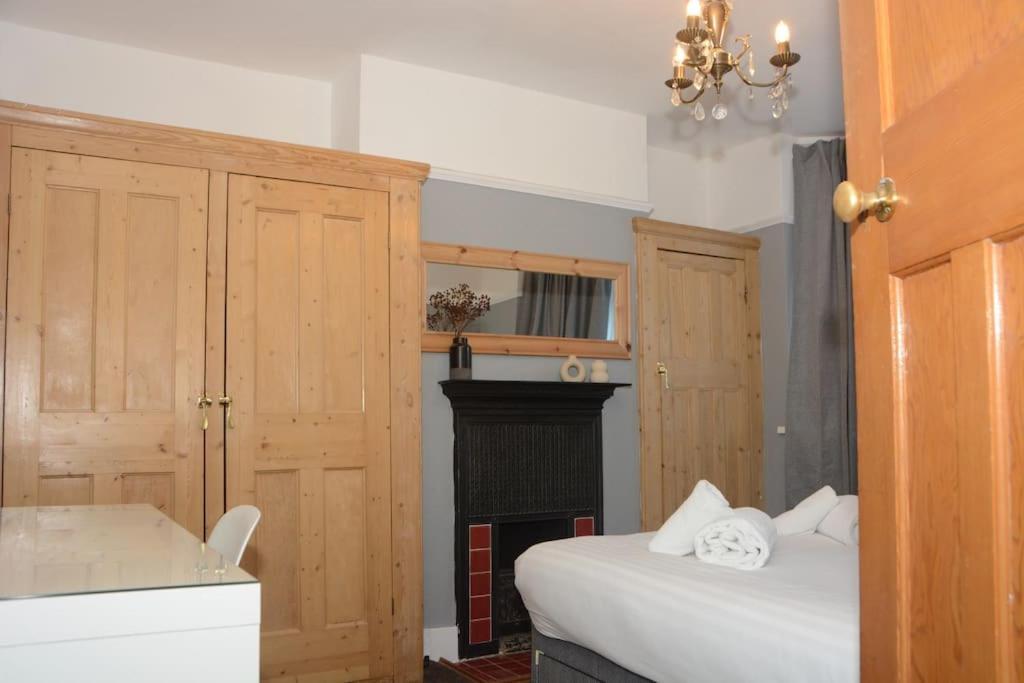 Ferienhaus 3 Bed House In The Heart Of Palmers Green, London