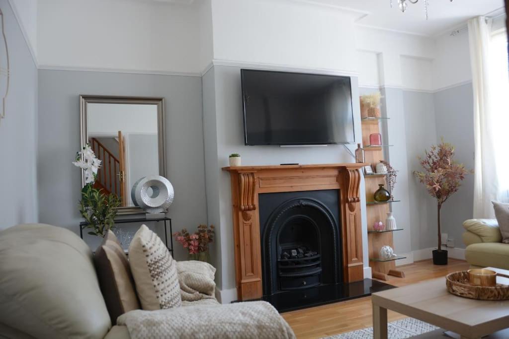 3 Bed House In The Heart Of Palmers Green, Ferienhaus London