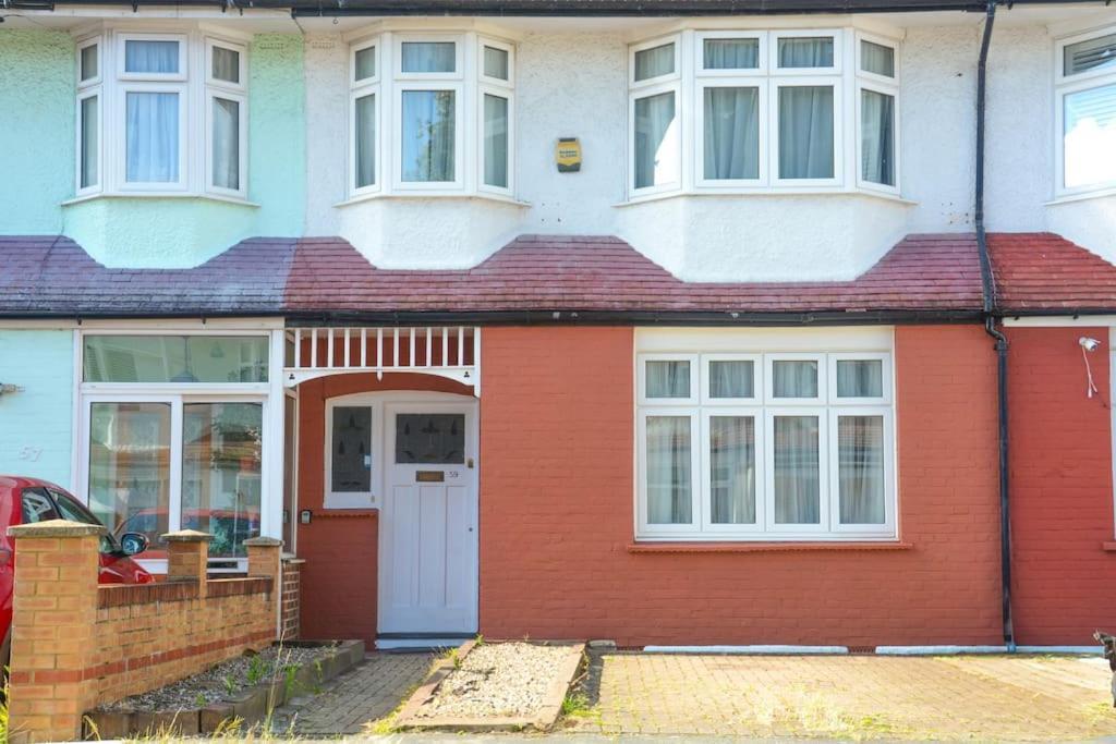 Ferienhaus 3 Bed House In The Heart Of Palmers Green,