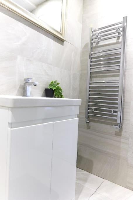 Flat In Bricklane Market Apartment *