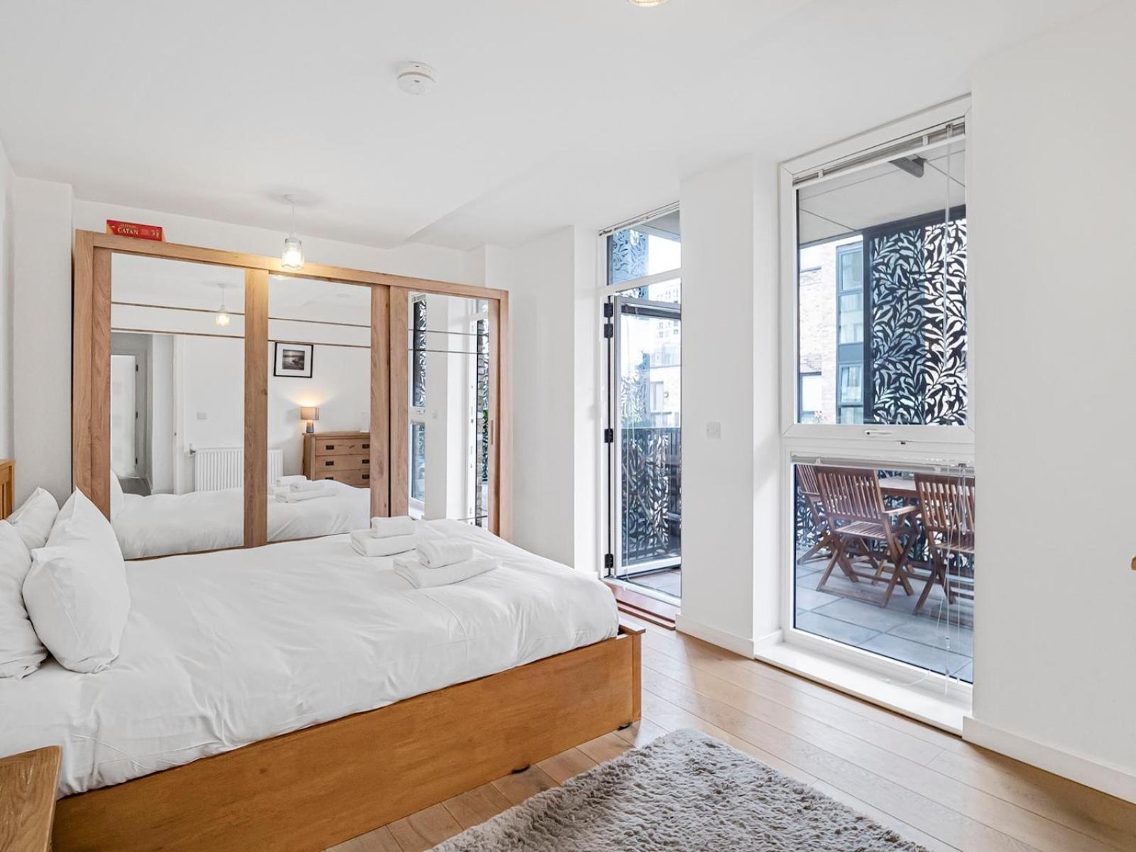 Apartment Modern Flat With Balcony Pass The Keys London