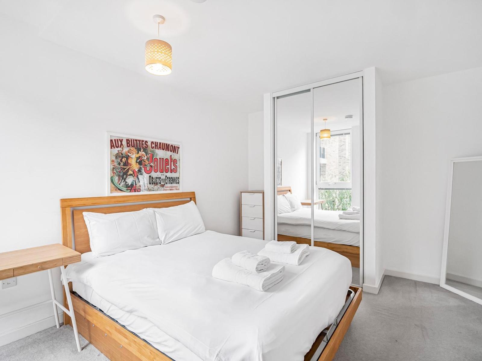 Modern Flat With Balcony Pass The Keys *