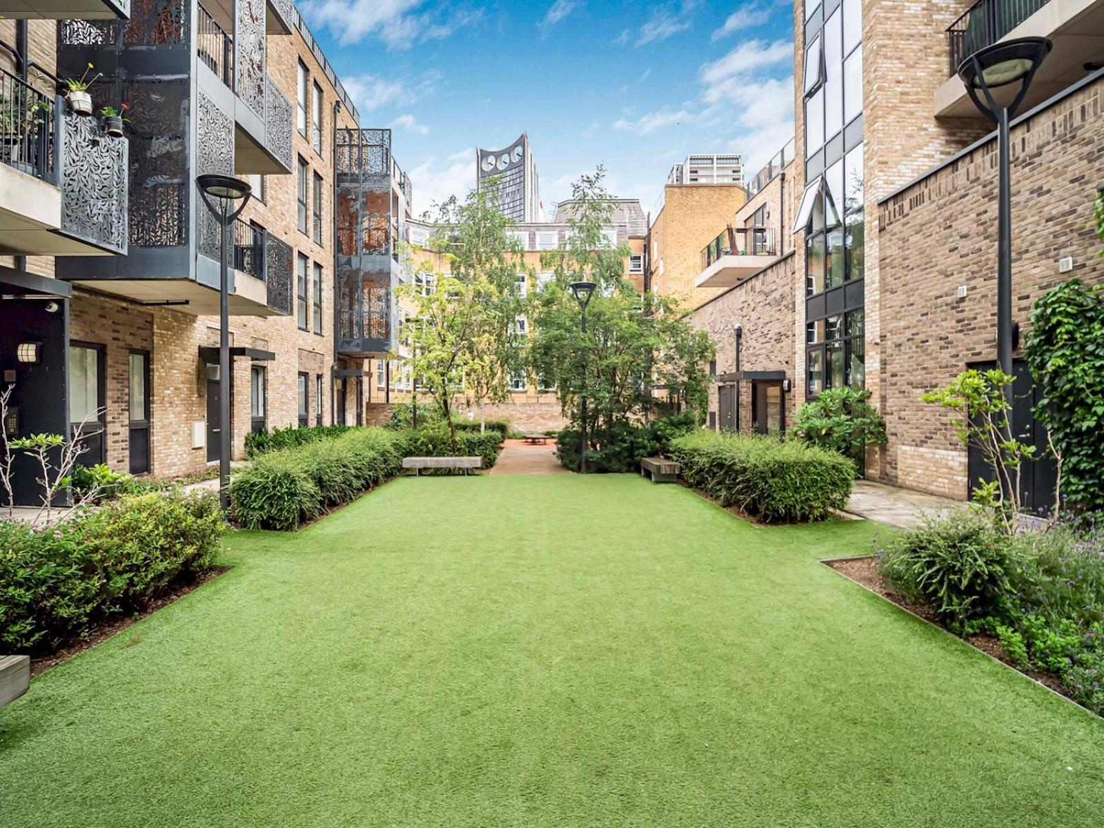 Modern Flat With Balcony Pass The Keys London