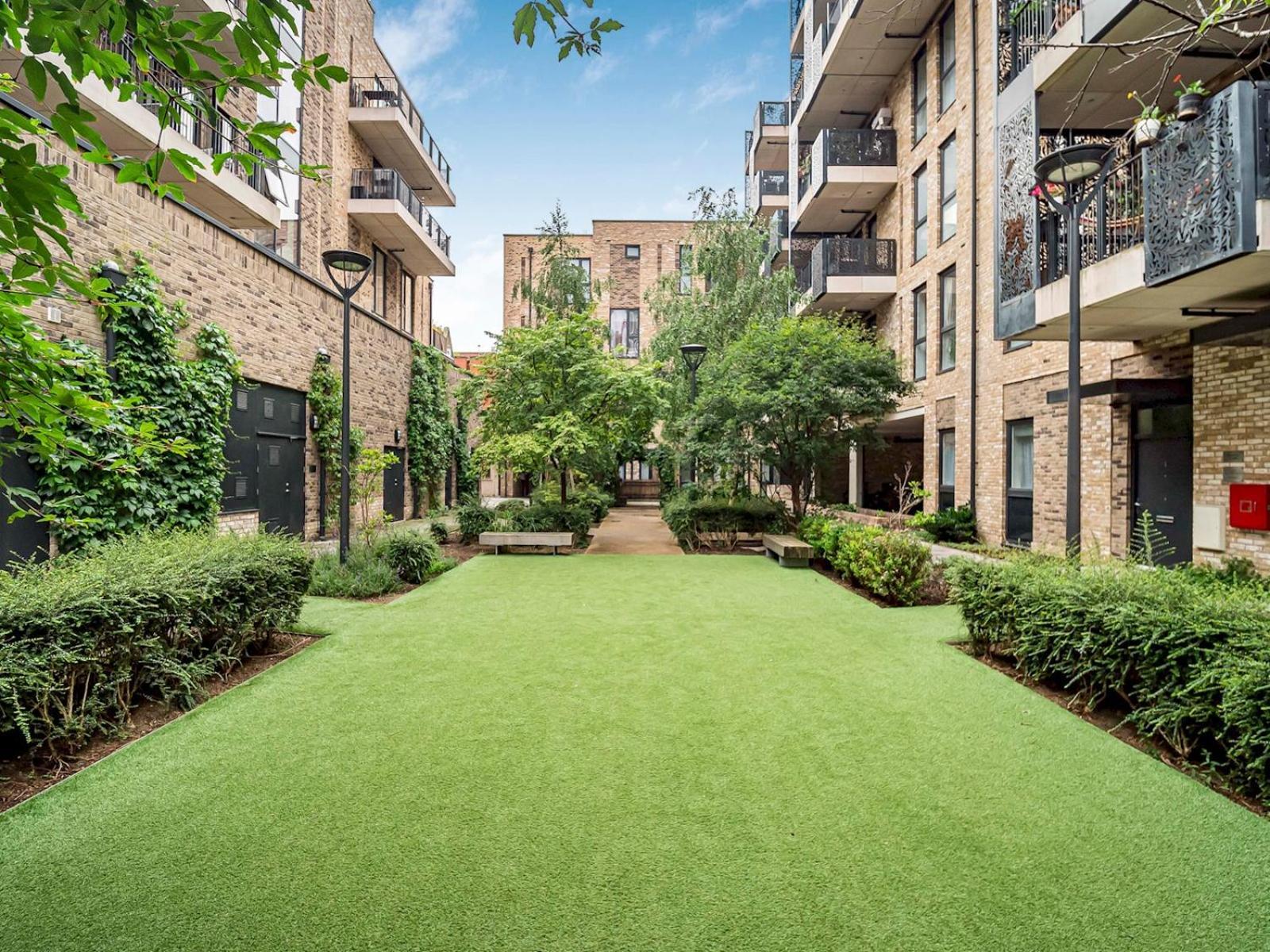 Modern Flat With Balcony Pass The Keys London