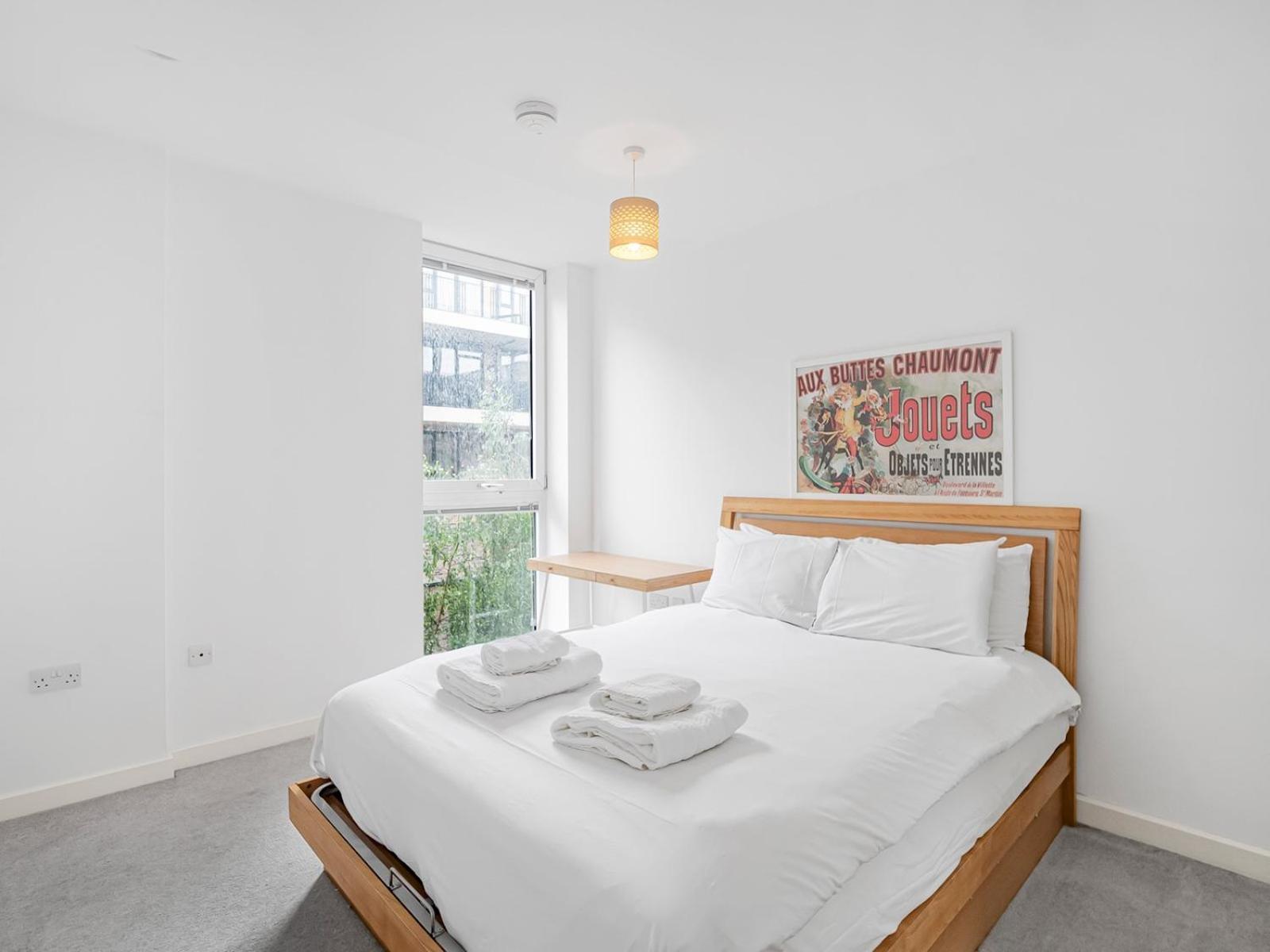Modern Flat With Balcony Pass The Keys *