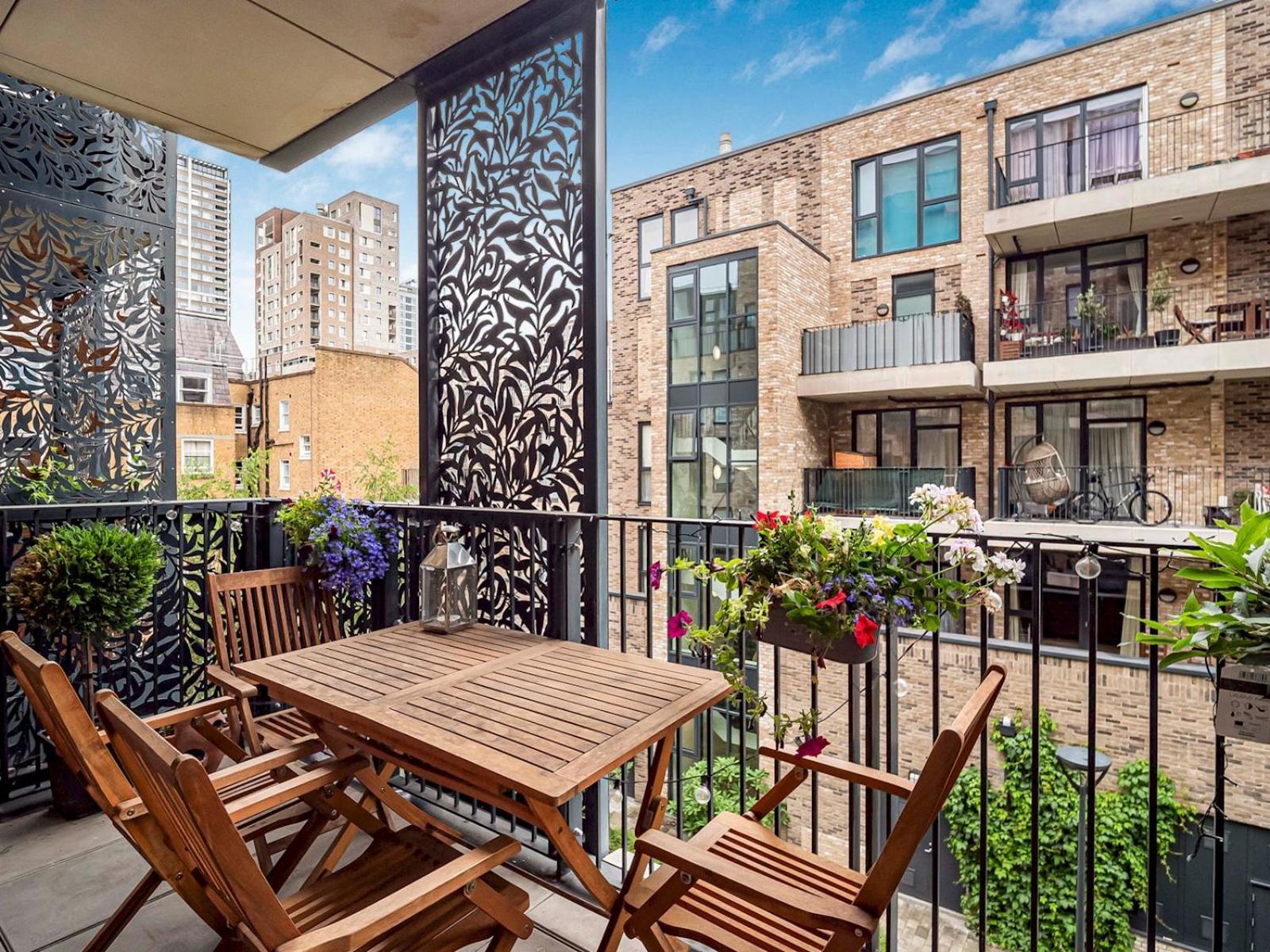 Modern Flat With Balcony Pass The Keys Apartment *