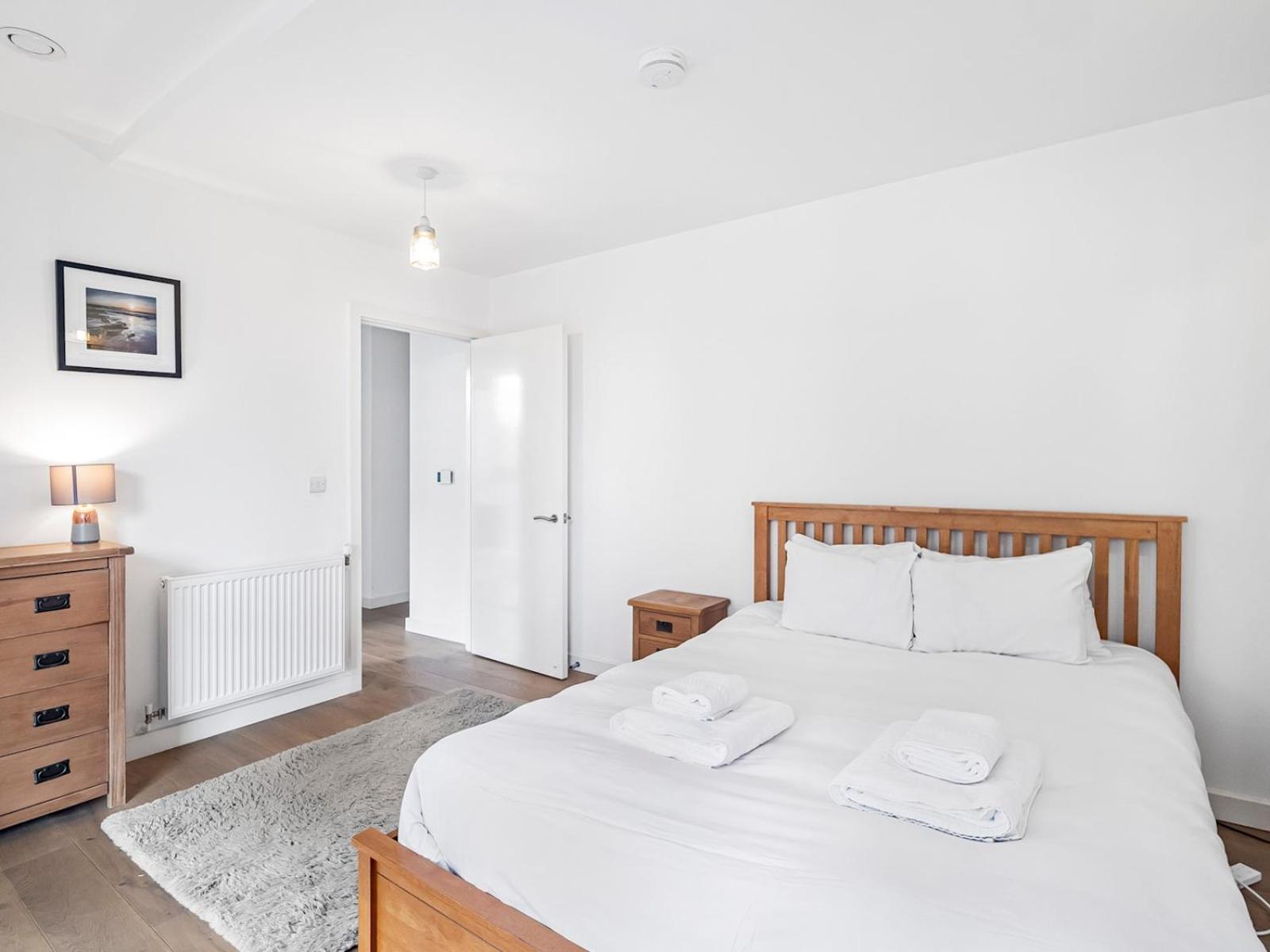 Modern Flat With Balcony Pass The Keys Apartment *