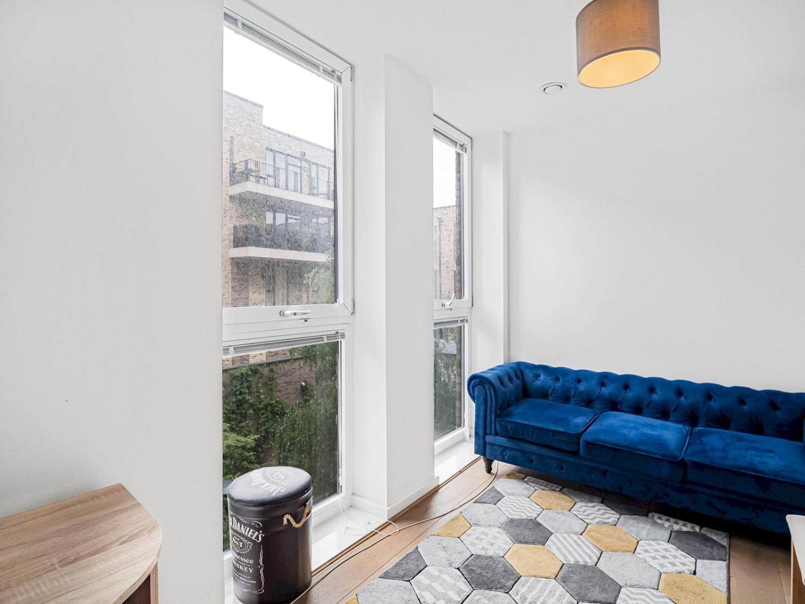 Apartment Modern Flat With Balcony Pass The Keys *