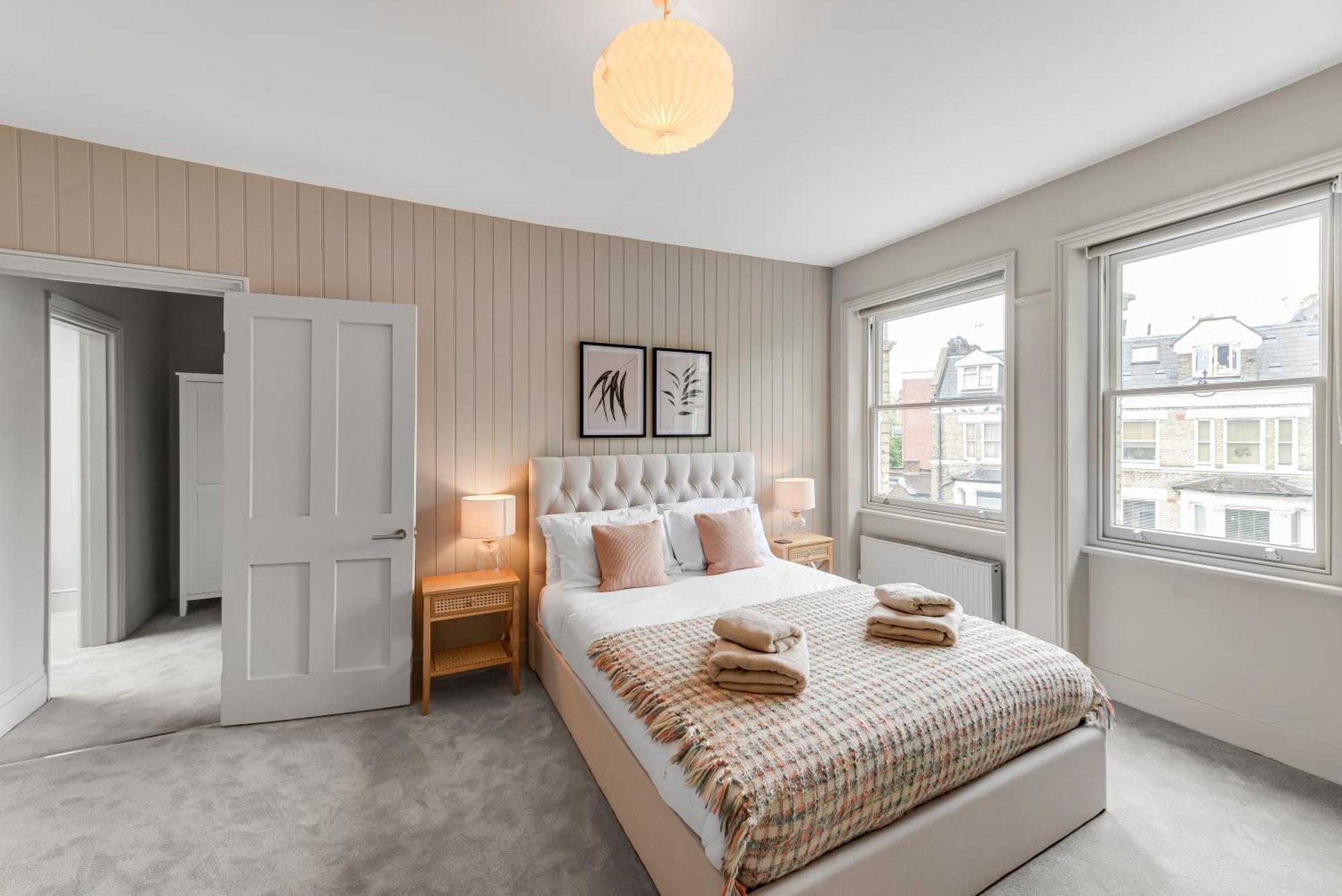Luxury 3 Bed With Balcony In Kensington Olympia Apartment