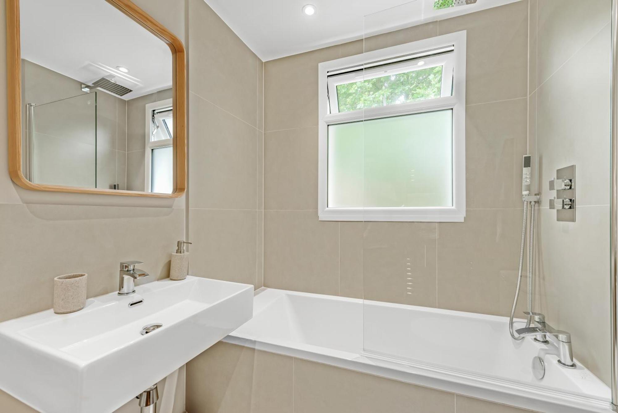 Luxury 3 Bed With Balcony In Kensington Olympia Appartement Londen