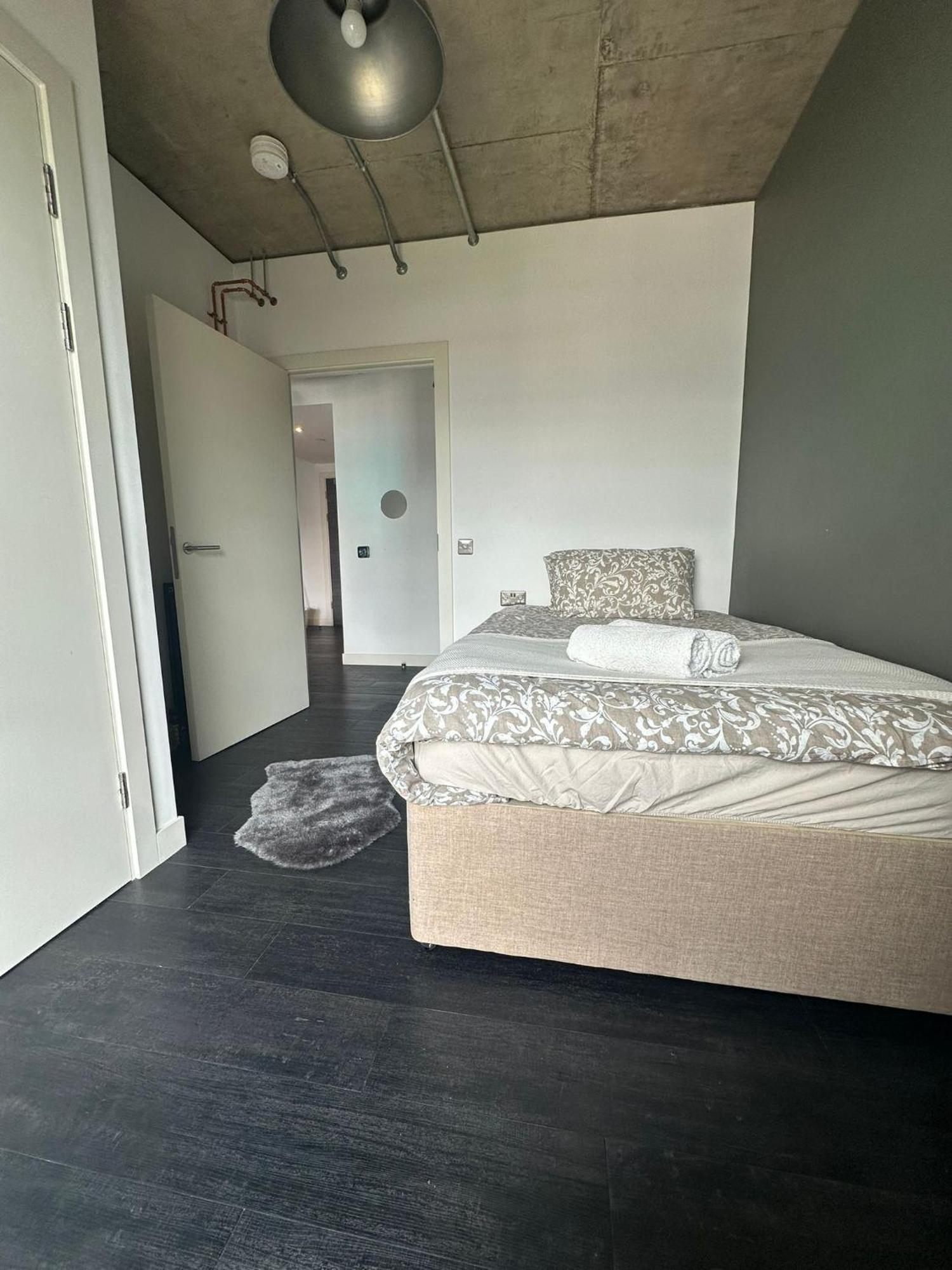 Apartment Stylish Two Bedroom Apartment! *