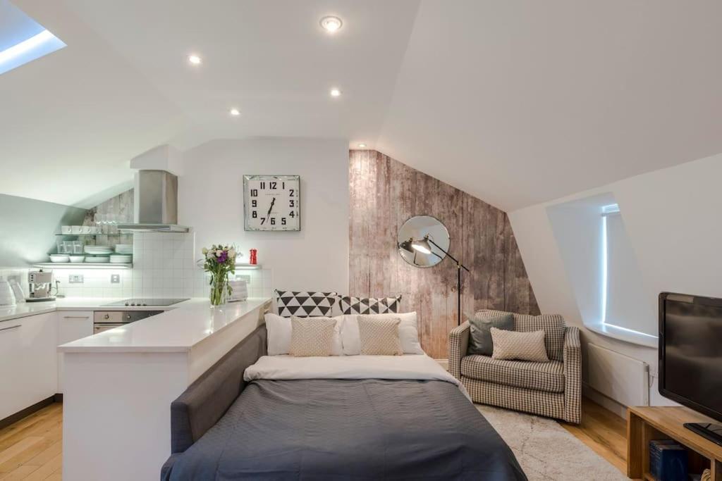 Kings Cross Two Bedroom Penthouse *