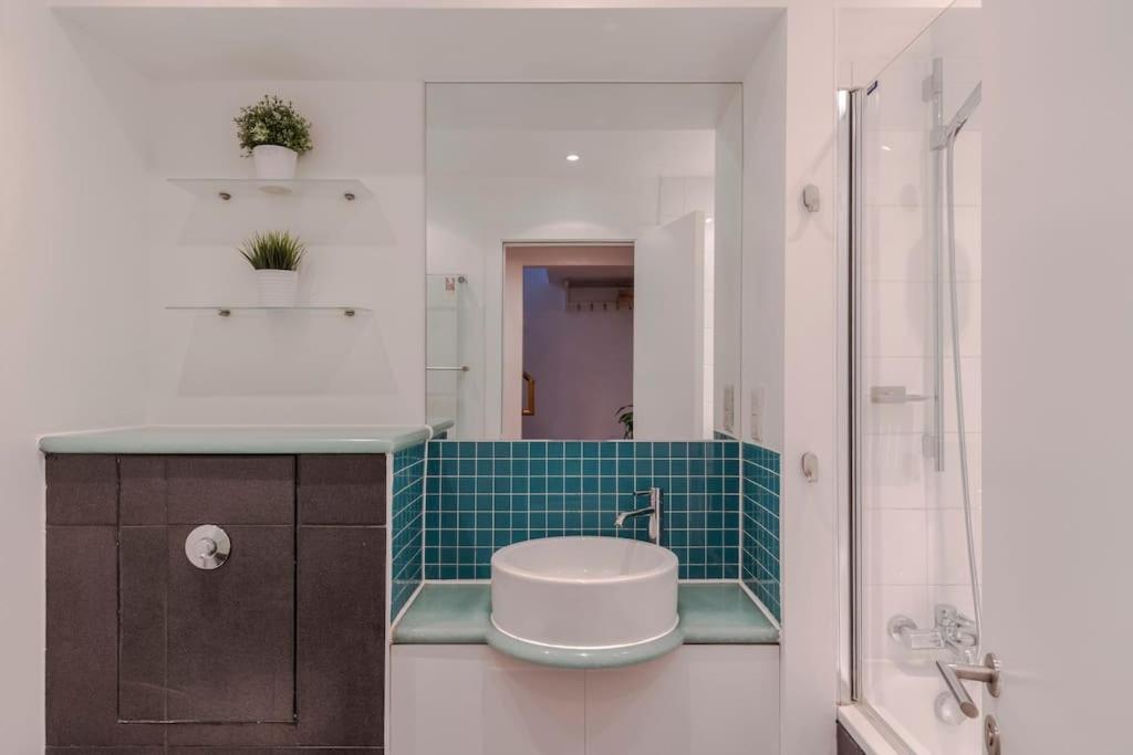 Kings Cross Two Bedroom Penthouse *