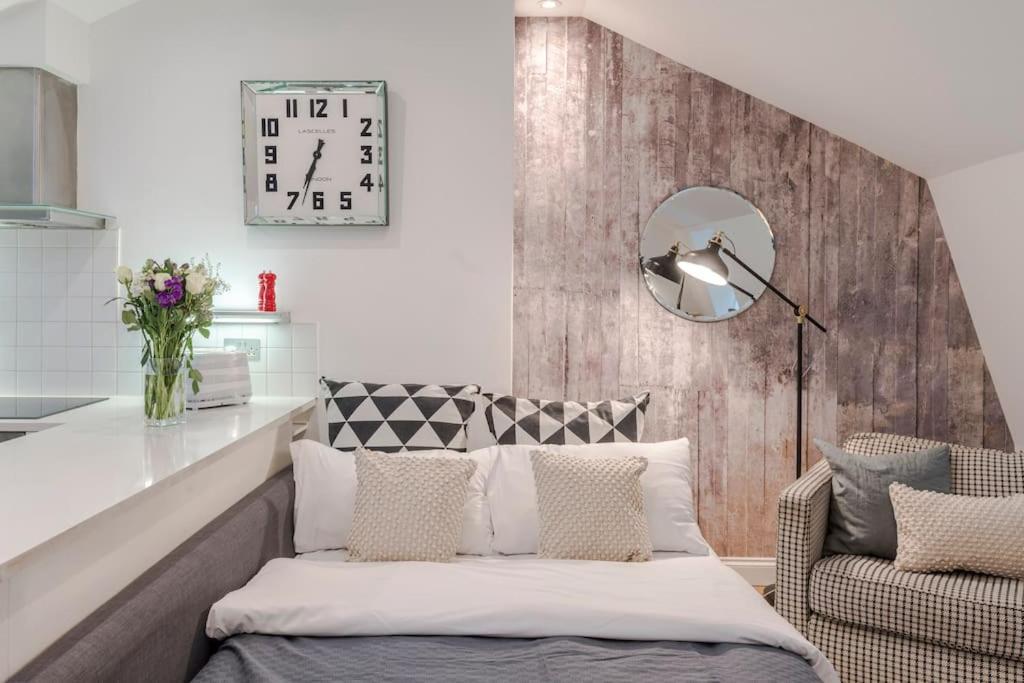 Kings Cross Two Bedroom Penthouse Apartment *