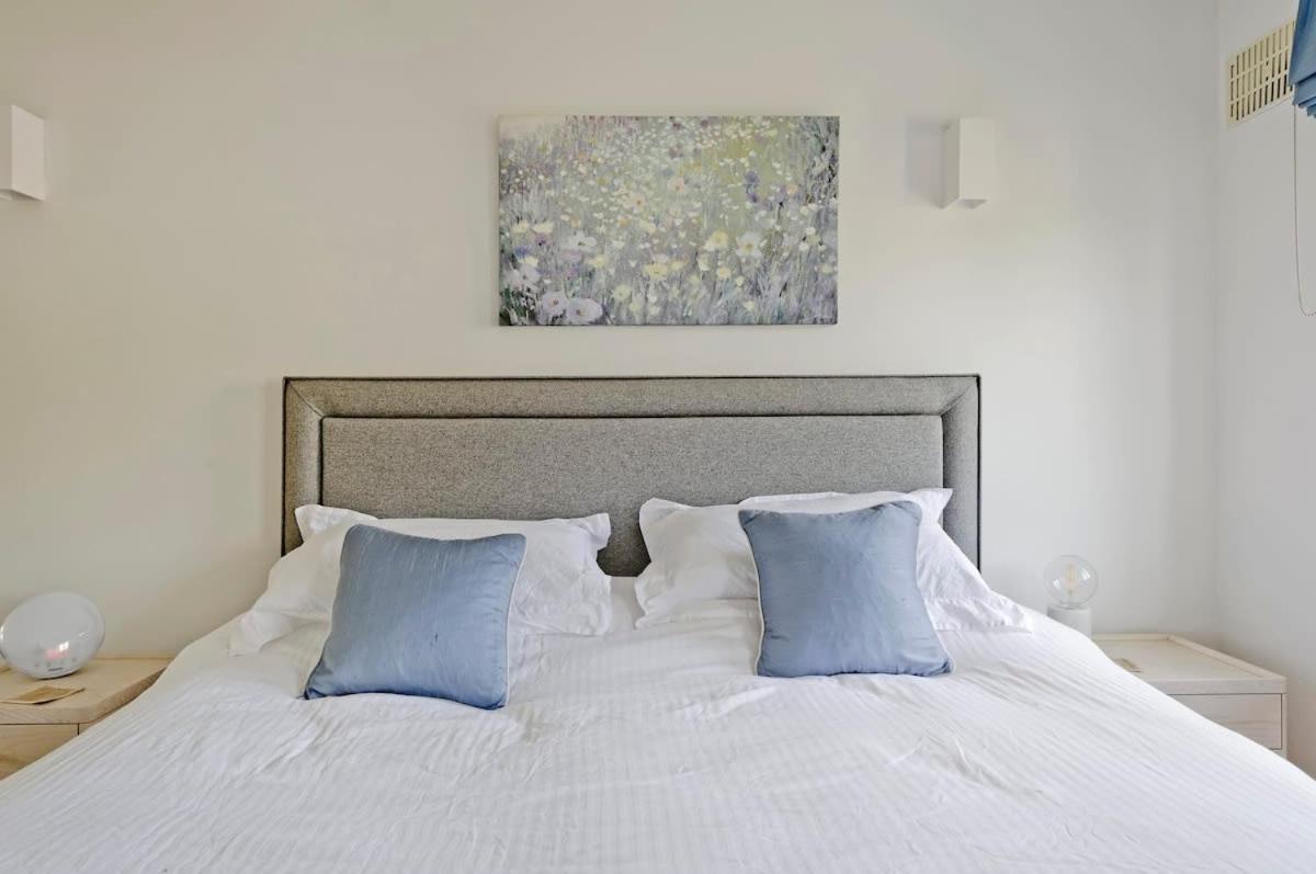 Leafy Earls Court 3 Bed Flat *