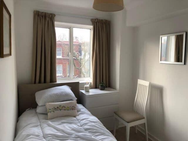 Leafy Earls Court 3 Bed Flat