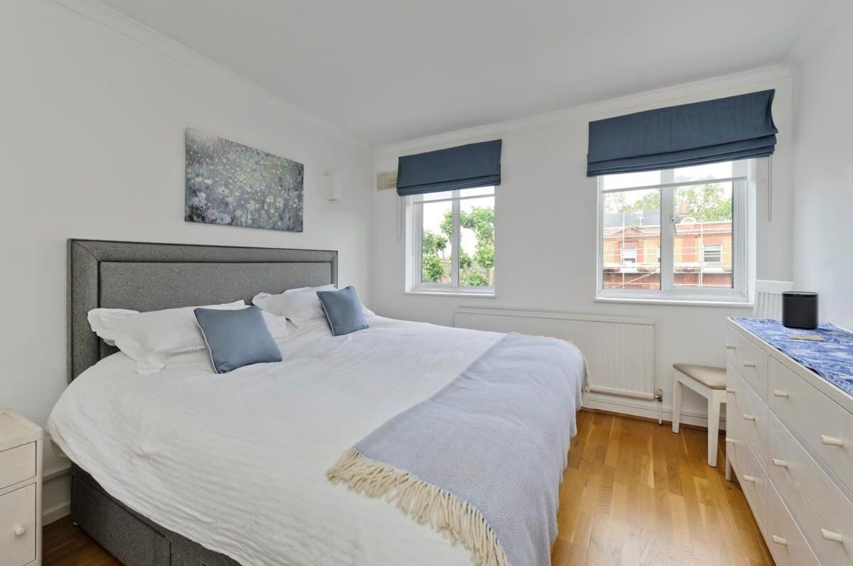 Leafy Earls Court 3 Bed Flat * London