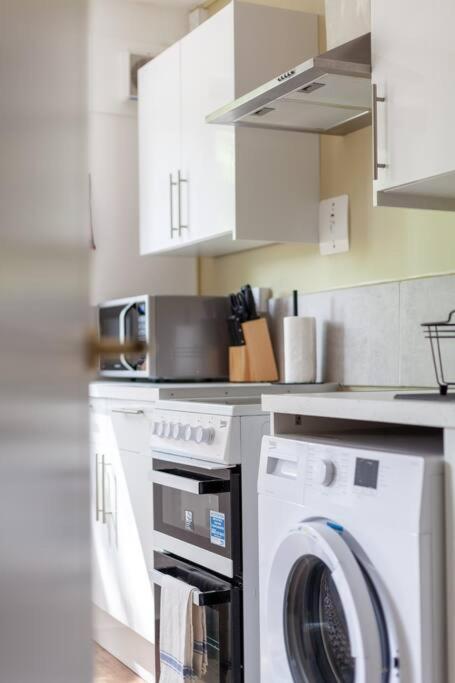 Lux 3-bed With Patio In * London
