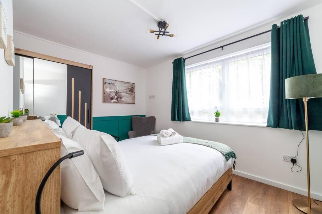 Lux 3-bed With Patio In