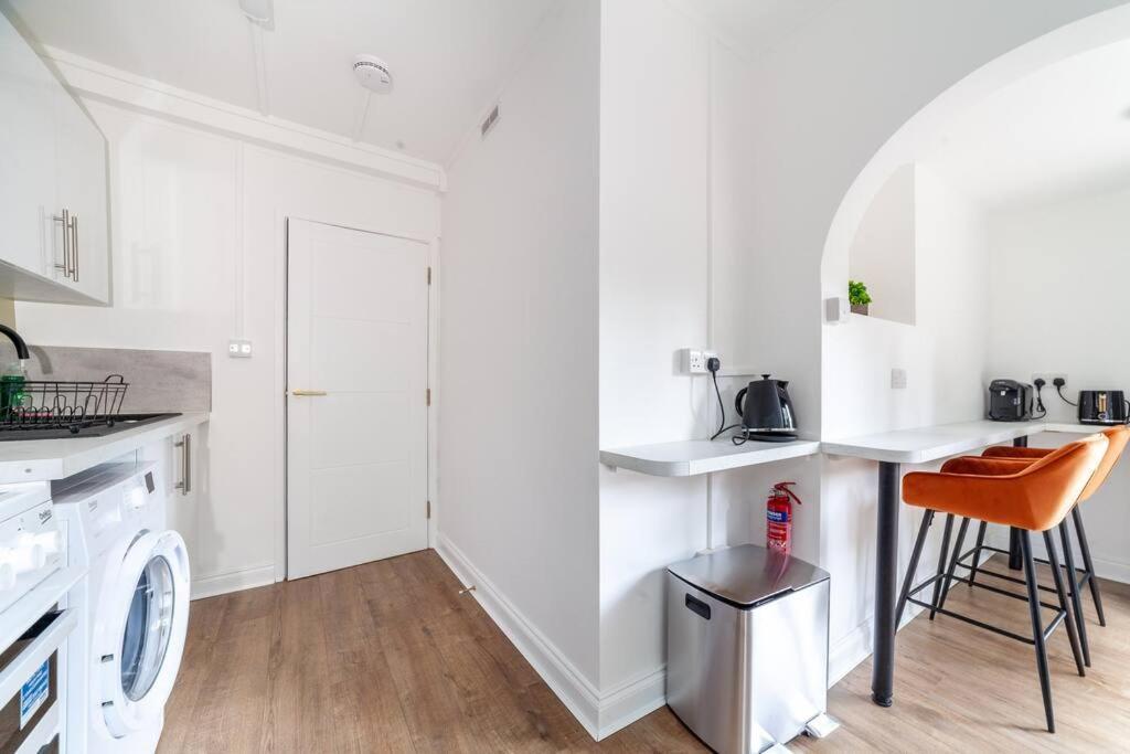 Apartment Lux 3-bed With Patio In *