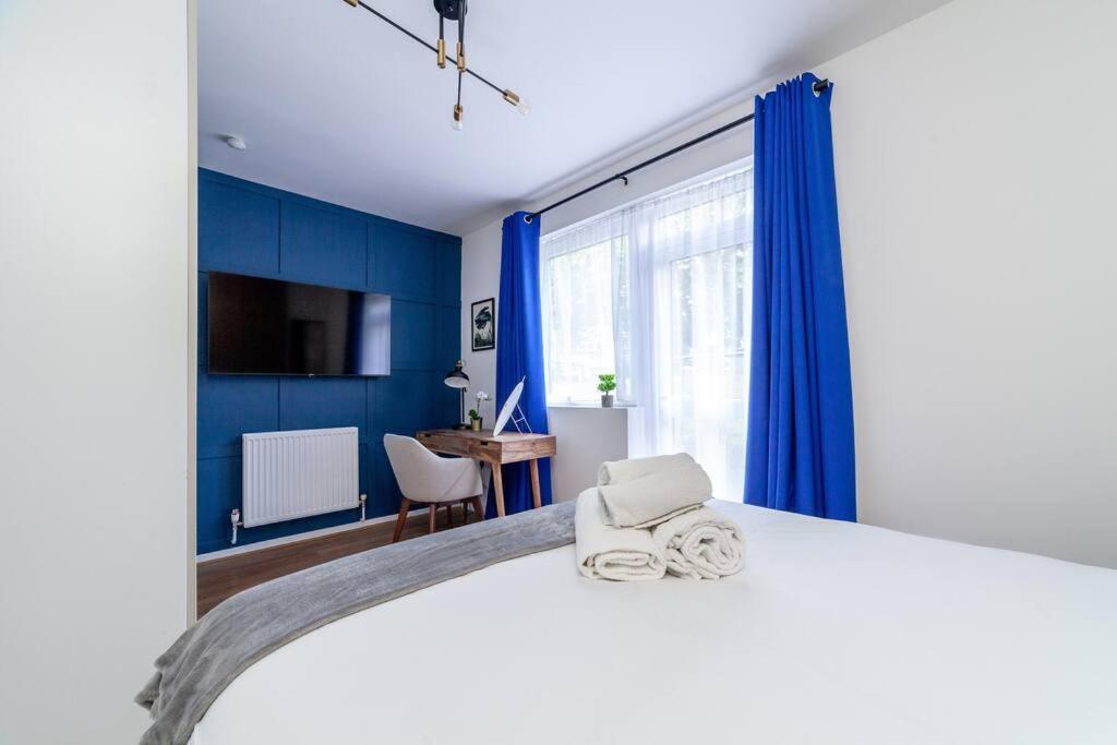 Lux 3-bed With Patio In London