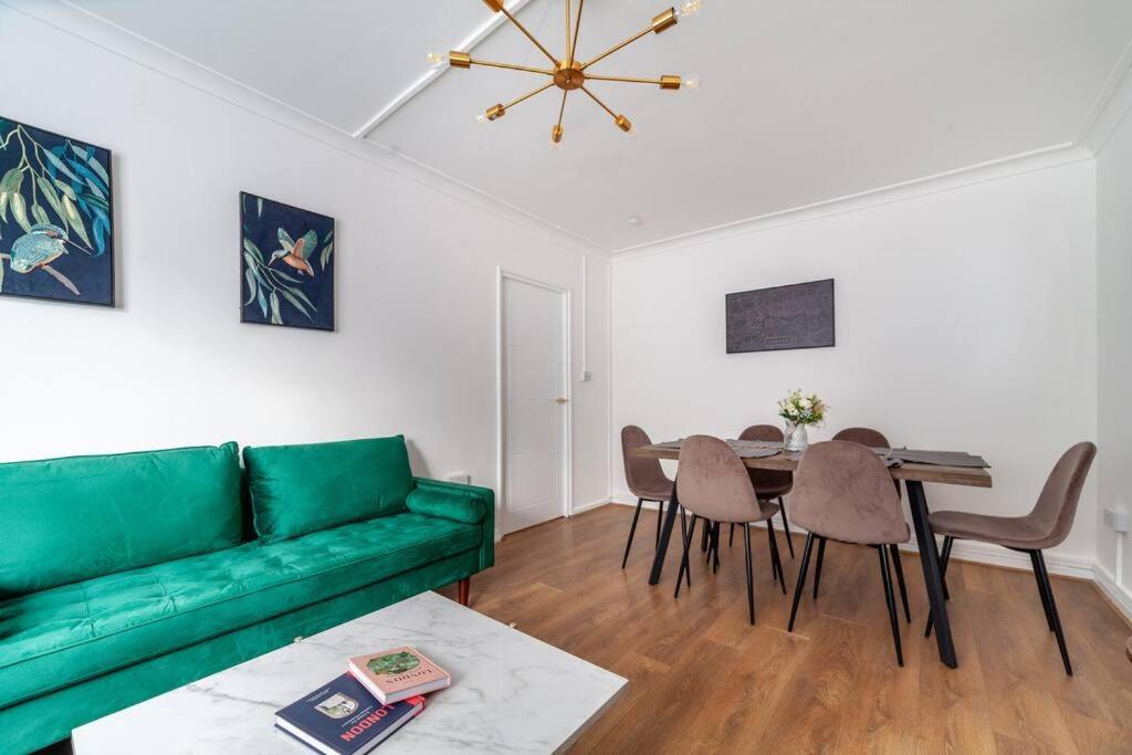 Lux 3-bed With Patio In Apartment