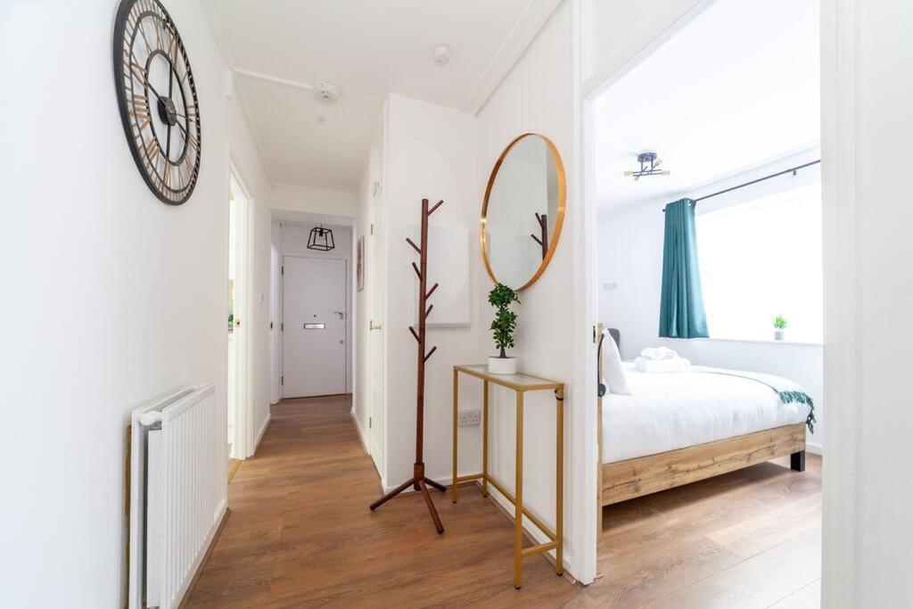 Lux 3-bed With Patio In Apartment London