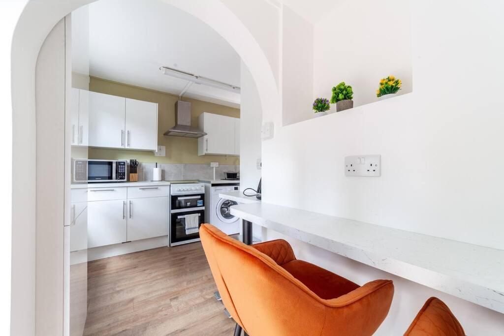 Apartment Lux 3-bed With Patio In London