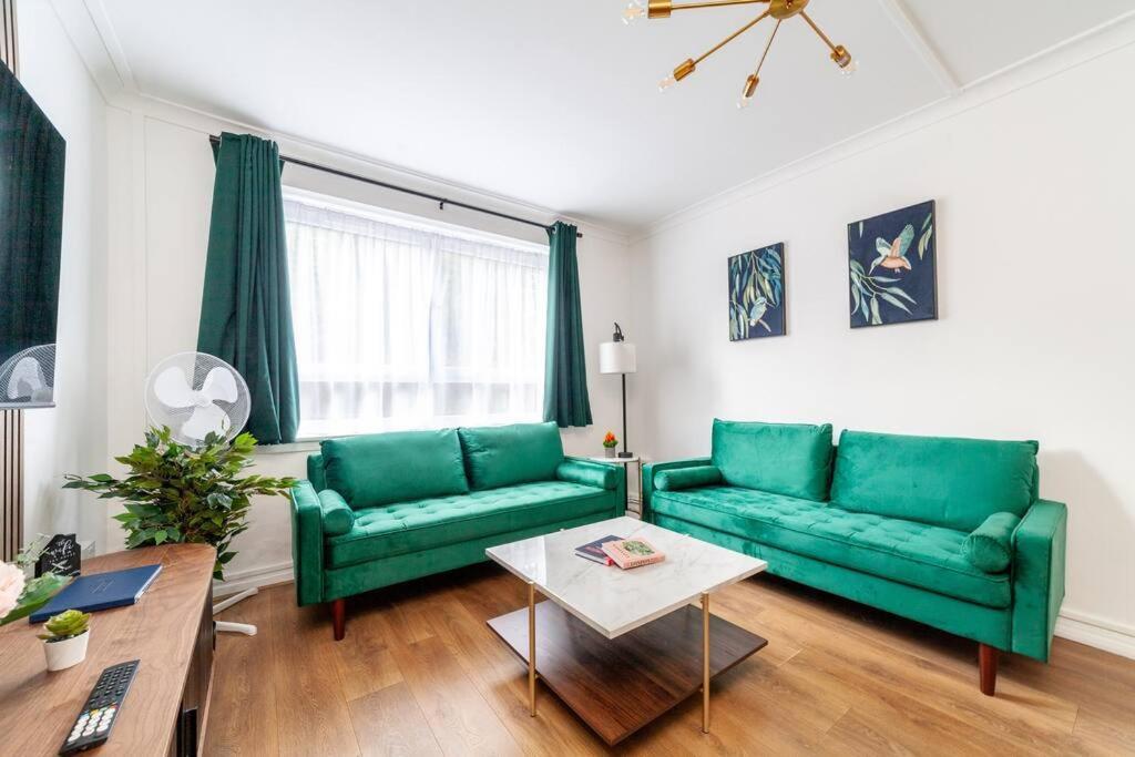 Lux 3-bed With Patio In Apartment London