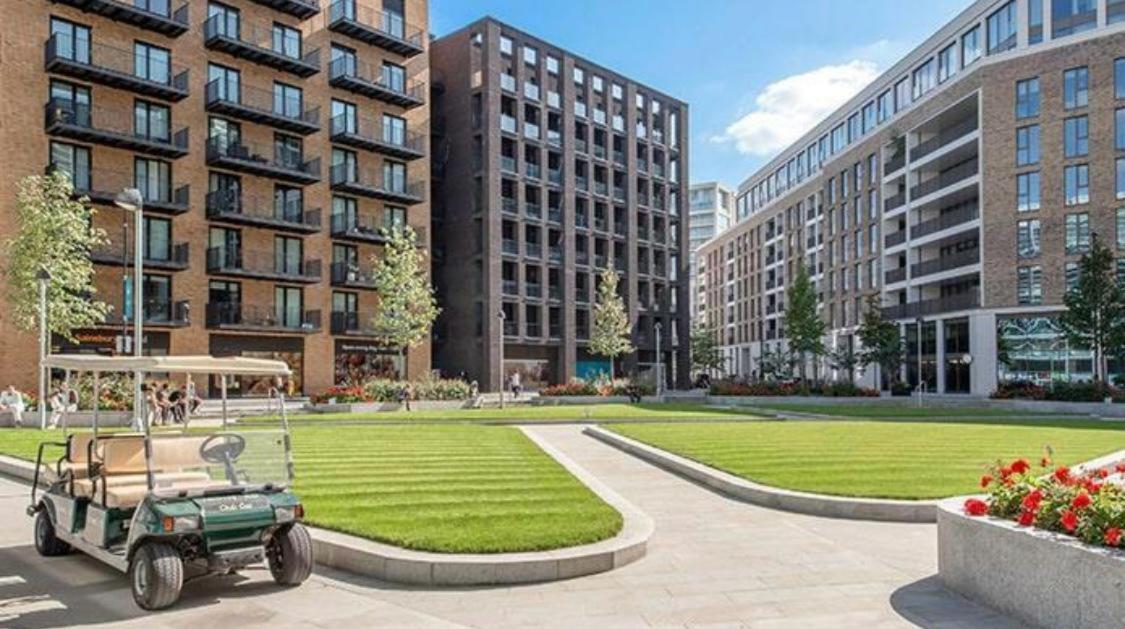 Double In A Flat In Royal Wharf Privatunterkunft *