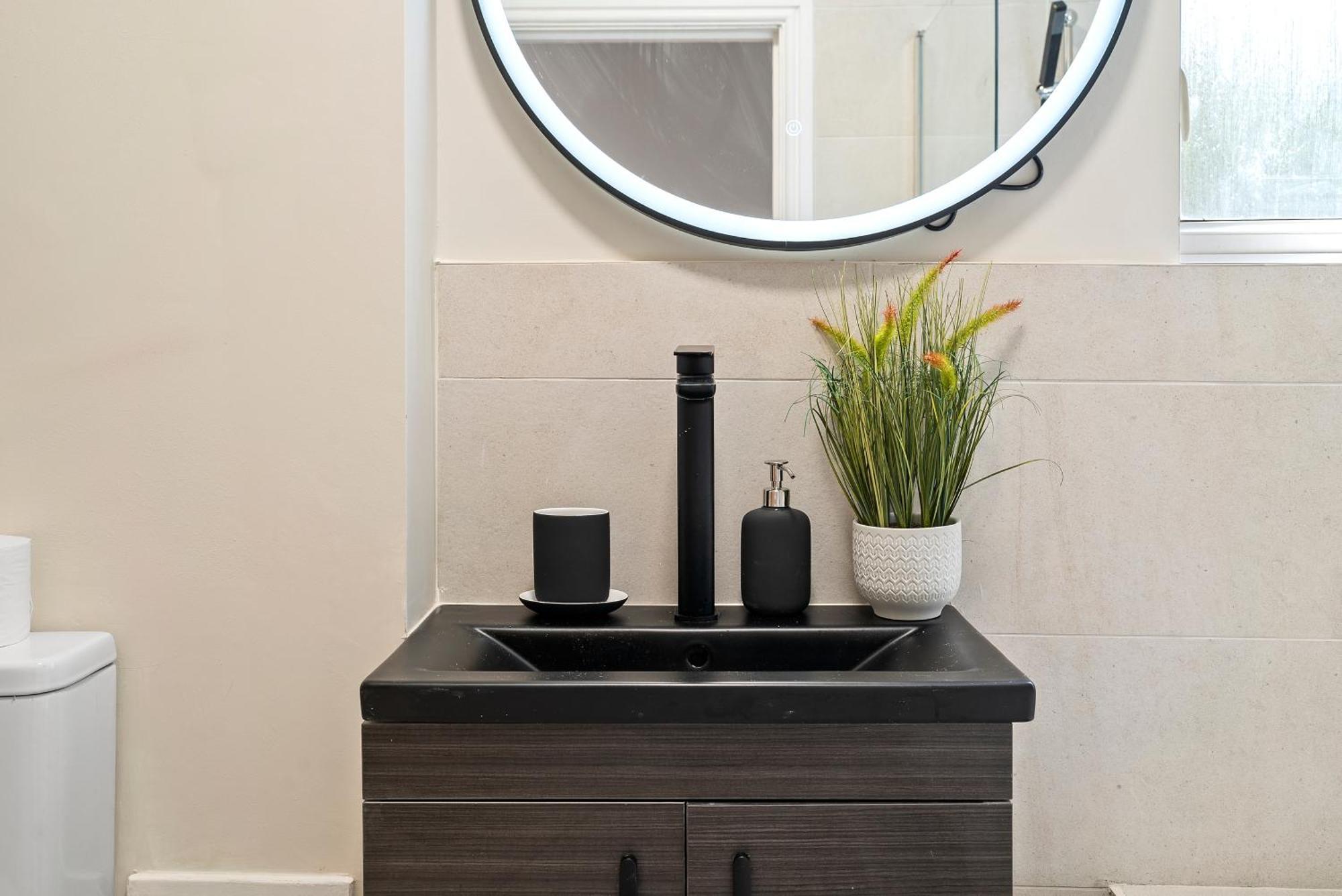Apartamento Stylish 3-bedroom Greenwich 2 Bath Pad & Free Parking *