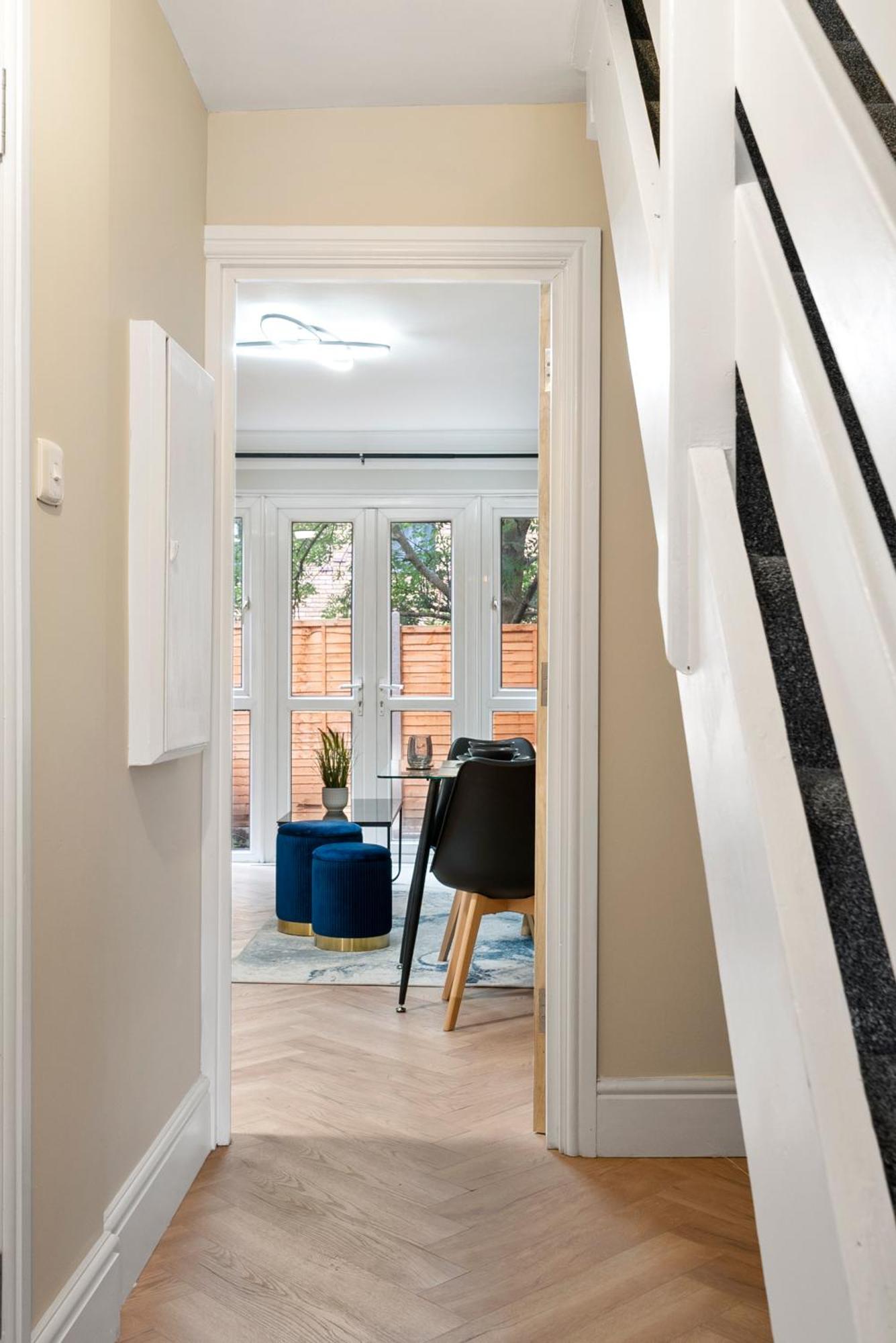 Stylish 3-bedroom Greenwich 2 Bath Pad & Free Parking * London