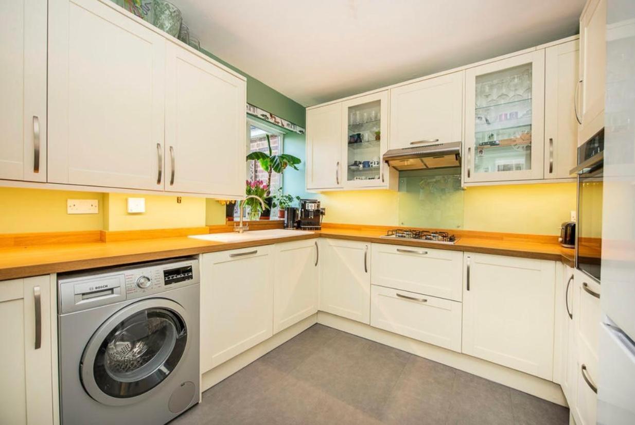 Richmond - Double Bedroom With Garden View Privatunterkunft *