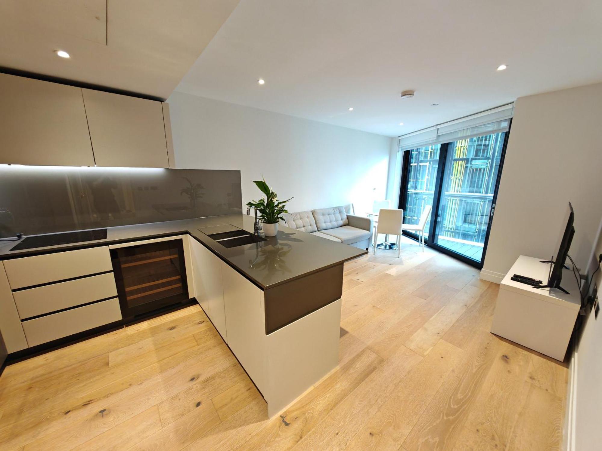 Stylish Two-bedroom Flat Near Us Embassy Leilighet *