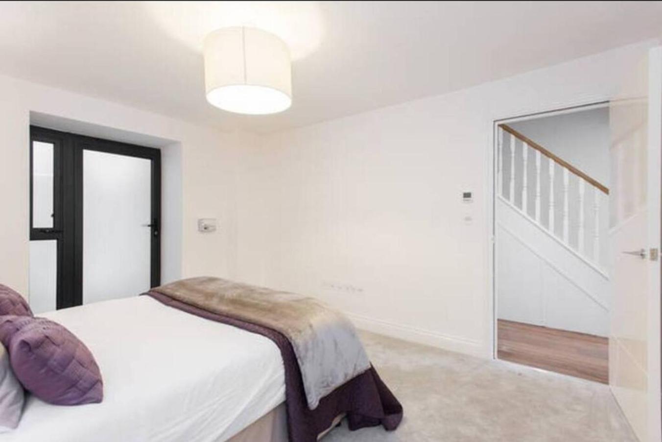 Large Three Bed Duplex Camden * Londen