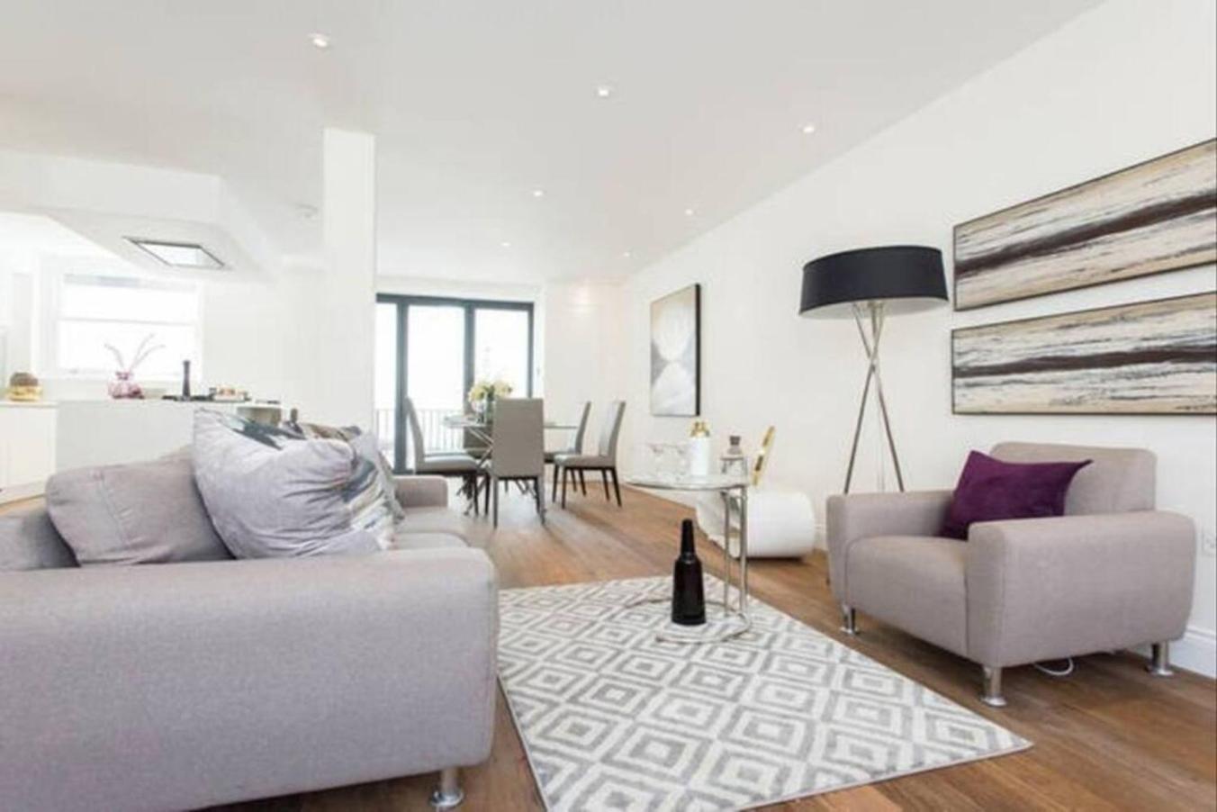 Large Three Bed Duplex Camden * Londen
