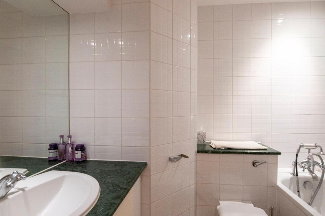 Modern 2 Bedroom In Soho * London